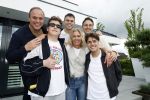 Fijnaart 31 mei  2024
BBQ bij fam Bauer in de tuin . Frans Bauer maakt samen met Lee Towers bekend dat hij dit jaar twee keer in Ahoy op graat treden. Aanwezig Frans Bauer Mariska Bauer Christiaan Bauer ( met vriendin Kim) Frans Bauer jr Jan Bauer en Lucas Bauer .