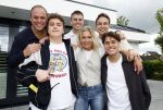 Fijnaart 31 mei  2024
BBQ bij fam Bauer in de tuin . Frans Bauer maakt samen met Lee Towers bekend dat hij dit jaar twee keer in Ahoy op graat treden. Aanwezig Frans Bauer Mariska Bauer Christiaan Bauer ( met vriendin Kim) Frans Bauer jr Jan Bauer en Lucas Bauer .