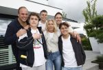 Fijnaart 31 mei  2024
BBQ bij fam Bauer in de tuin . Frans Bauer maakt samen met Lee Towers bekend dat hij dit jaar twee keer in Ahoy op graat treden. Aanwezig Frans Bauer Mariska Bauer Christiaan Bauer ( met vriendin Kim) Frans Bauer jr Jan Bauer en Lucas Bauer .