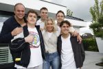 Fijnaart 31 mei  2024
BBQ bij fam Bauer in de tuin . Frans Bauer maakt samen met Lee Towers bekend dat hij dit jaar twee keer in Ahoy op graat treden. Aanwezig Frans Bauer Mariska Bauer Christiaan Bauer ( met vriendin Kim) Frans Bauer jr Jan Bauer en Lucas Bauer .