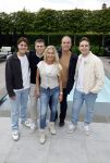 Fijnaart 31 mei  2024
BBQ bij fam Bauer in de tuin . Frans Bauer maakt samen met Lee Towers bekend dat hij dit jaar twee keer in Ahoy op graat treden. Aanwezig Frans Bauer Mariska Bauer Christiaan Bauer ( met vriendin Kim) Frans Bauer jr Jan Bauer en Lucas Bauer .