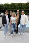Fijnaart 31 mei  2024
BBQ bij fam Bauer in de tuin . Frans Bauer maakt samen met Lee Towers bekend dat hij dit jaar twee keer in Ahoy op graat treden. Aanwezig Frans Bauer Mariska Bauer Christiaan Bauer ( met vriendin Kim) Frans Bauer jr Jan Bauer en Lucas Bauer .