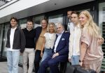 Fijnaart 31 mei  2024
BBQ bij fam Bauer in de tuin . Frans Bauer maakt samen met Lee Towers bekend dat hij dit jaar twee keer in Ahoy op graat treden. Aanwezig Frans Bauer Mariska Bauer Christiaan Bauer ( met vriendin Kim) Frans Bauer jr Jan Bauer en Lucas Bauer .