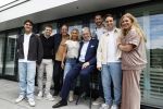 Fijnaart 31 mei  2024
BBQ bij fam Bauer in de tuin . Frans Bauer maakt samen met Lee Towers bekend dat hij dit jaar twee keer in Ahoy op graat treden. Aanwezig Frans Bauer Mariska Bauer Christiaan Bauer ( met vriendin Kim) Frans Bauer jr Jan Bauer en Lucas Bauer .