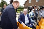 Fijnaart 31 mei 2024
BBQ bij fam Bauer in de tuin . Frans Bauer maakt samen met Lee Towers bekend dat hij dit jaar twee keer in Ahoy op graat treden. Aanwezig Frans Bauer Mariska Bauer Christiaan Bauer ( met vriendin Kim) Frans Bauer jr Jan Bauer en Lucas Bauer .