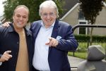 Fijnaart 31 mei 2024
BBQ bij fam Bauer in de tuin . Frans Bauer maakt samen met Lee Towers bekend dat hij dit jaar twee keer in Ahoy op graat treden. Aanwezig Frans Bauer Mariska Bauer Christiaan Bauer ( met vriendin Kim) Frans Bauer jr Jan Bauer en Lucas Bauer .