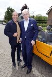 Fijnaart 31 mei 2024
BBQ bij fam Bauer in de tuin . Frans Bauer maakt samen met Lee Towers bekend dat hij dit jaar twee keer in Ahoy op graat treden. Aanwezig Frans Bauer Mariska Bauer Christiaan Bauer ( met vriendin Kim) Frans Bauer jr Jan Bauer en Lucas Bauer .