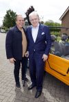 Fijnaart 31 mei 2024
BBQ bij fam Bauer in de tuin . Frans Bauer maakt samen met Lee Towers bekend dat hij dit jaar twee keer in Ahoy op graat treden. Aanwezig Frans Bauer Mariska Bauer Christiaan Bauer ( met vriendin Kim) Frans Bauer jr Jan Bauer en Lucas Bauer .