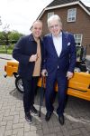 Fijnaart 31 mei 2024
BBQ bij fam Bauer in de tuin . Frans Bauer maakt samen met Lee Towers bekend dat hij dit jaar twee keer in Ahoy op graat treden. Aanwezig Frans Bauer Mariska Bauer Christiaan Bauer ( met vriendin Kim) Frans Bauer jr Jan Bauer en Lucas Bauer .