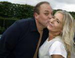Fijnaart 31 mei 2024
BBQ bij fam Bauer in de tuin . Frans Bauer maakt samen met Lee Towers bekend dat hij dit jaar twee keer in Ahoy op graat treden. Aanwezig Frans Bauer Mariska Bauer Christiaan Bauer ( met vriendin Kim) Frans Bauer jr Jan Bauer en Lucas Bauer .