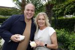 Fijnaart 31 mei 2024
BBQ bij fam Bauer in de tuin . Frans Bauer maakt samen met Lee Towers bekend dat hij dit jaar twee keer in Ahoy op graat treden. Aanwezig Frans Bauer Mariska Bauer Christiaan Bauer ( met vriendin Kim) Frans Bauer jr Jan Bauer en Lucas Bauer .
