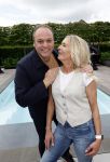 Fijnaart 31 mei 2024
BBQ bij fam Bauer in de tuin . Frans Bauer maakt samen met Lee Towers bekend dat hij dit jaar twee keer in Ahoy op graat treden. Aanwezig Frans Bauer Mariska Bauer Christiaan Bauer ( met vriendin Kim) Frans Bauer jr Jan Bauer en Lucas Bauer .