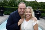 Fijnaart 31 mei 2024
BBQ bij fam Bauer in de tuin . Frans Bauer maakt samen met Lee Towers bekend dat hij dit jaar twee keer in Ahoy op graat treden. Aanwezig Frans Bauer Mariska Bauer Christiaan Bauer ( met vriendin Kim) Frans Bauer jr Jan Bauer en Lucas Bauer .
