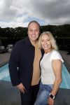 Fijnaart 31 mei 2024
BBQ bij fam Bauer in de tuin . Frans Bauer maakt samen met Lee Towers bekend dat hij dit jaar twee keer in Ahoy op graat treden. Aanwezig Frans Bauer Mariska Bauer Christiaan Bauer ( met vriendin Kim) Frans Bauer jr Jan Bauer en Lucas Bauer .