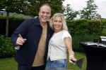 Fijnaart 31 mei 2024
BBQ bij fam Bauer in de tuin . Frans Bauer maakt samen met Lee Towers bekend dat hij dit jaar twee keer in Ahoy op graat treden. Aanwezig Frans Bauer Mariska Bauer Christiaan Bauer ( met vriendin Kim) Frans Bauer jr Jan Bauer en Lucas Bauer .