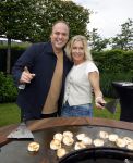 Fijnaart 31 mei 2024
BBQ bij fam Bauer in de tuin . Frans Bauer maakt samen met Lee Towers bekend dat hij dit jaar twee keer in Ahoy op graat treden. Aanwezig Frans Bauer Mariska Bauer Christiaan Bauer ( met vriendin Kim) Frans Bauer jr Jan Bauer en Lucas Bauer .