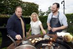Fijnaart 31 mei 2024
BBQ bij fam Bauer in de tuin . Frans Bauer maakt samen met Lee Towers bekend dat hij dit jaar twee keer in Ahoy op graat treden. Aanwezig Frans Bauer Mariska Bauer Christiaan Bauer ( met vriendin Kim) Frans Bauer jr Jan Bauer en Lucas Bauer .
