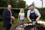 Fijnaart 31 mei 2024
BBQ bij fam Bauer in de tuin . Frans Bauer maakt samen met Lee Towers bekend dat hij dit jaar twee keer in Ahoy op graat treden. Aanwezig Frans Bauer Mariska Bauer Christiaan Bauer ( met vriendin Kim) Frans Bauer jr Jan Bauer en Lucas Bauer .