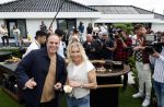 Fijnaart 31 mei 2024
BBQ bij fam Bauer in de tuin . Frans Bauer maakt samen met Lee Towers bekend dat hij dit jaar twee keer in Ahoy op graat treden. Aanwezig Frans Bauer Mariska Bauer Christiaan Bauer ( met vriendin Kim) Frans Bauer jr Jan Bauer en Lucas Bauer .