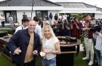 Fijnaart 31 mei 2024
BBQ bij fam Bauer in de tuin . Frans Bauer maakt samen met Lee Towers bekend dat hij dit jaar twee keer in Ahoy op graat treden. Aanwezig Frans Bauer Mariska Bauer Christiaan Bauer ( met vriendin Kim) Frans Bauer jr Jan Bauer en Lucas Bauer .