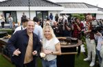 Fijnaart 31 mei 2024
BBQ bij fam Bauer in de tuin . Frans Bauer maakt samen met Lee Towers bekend dat hij dit jaar twee keer in Ahoy op graat treden. Aanwezig Frans Bauer Mariska Bauer Christiaan Bauer ( met vriendin Kim) Frans Bauer jr Jan Bauer en Lucas Bauer .