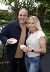 Fijnaart 31 mei 2024
BBQ bij fam Bauer in de tuin . Frans Bauer maakt samen met Lee Towers bekend dat hij dit jaar twee keer in Ahoy op graat treden. Aanwezig Frans Bauer Mariska Bauer Christiaan Bauer ( met vriendin Kim) Frans Bauer jr Jan Bauer en Lucas Bauer .