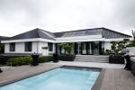 Fijnaart 31 mei 2024
BBQ bij fam Bauer in de tuin . Frans Bauer maakt samen met Lee Towers bekend dat hij dit jaar twee keer in Ahoy op graat treden. Aanwezig Frans Bauer Mariska Bauer Christiaan Bauer ( met vriendin Kim) Frans Bauer jr Jan Bauer en Lucas Bauer . Frans en Mariska hebben hun huis laten verbouwen en hebben een prachtig zwembad in de tuin .