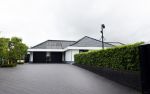 Fijnaart 31 mei 2024
BBQ bij fam Bauer in de tuin . Frans Bauer maakt samen met Lee Towers bekend dat hij dit jaar twee keer in Ahoy op graat treden. Aanwezig Frans Bauer Mariska Bauer Christiaan Bauer ( met vriendin Kim) Frans Bauer jr Jan Bauer en Lucas Bauer . Frans en Mariska hebben hun huis laten verbouwen en hebben een prachtig zwembad in de tuin .