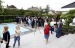 Fijnaart 31 mei 2024
BBQ bij fam Bauer in de tuin . Frans Bauer maakt samen met Lee Towers bekend dat hij dit jaar twee keer in Ahoy op graat treden. Aanwezig Frans Bauer Mariska Bauer Christiaan Bauer ( met vriendin Kim) Frans Bauer jr Jan Bauer en Lucas Bauer . Ongelofelijk veel pers bij Frans in de tuin
