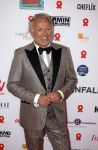 Amsterdam 8 juni 2024
Het Amsterdam diner in AFAS live . Vele Bekende mensen en zakenmensen kwamen naar het gala waar geld opgehaald wordt voor het aids fonds. Gordon kwam met een goede vriendin