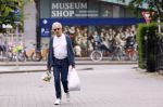 Amsterdam 20 juni 2024
Hans v Willigenburg doet zijn boodschappen in Amsterdam zuid.