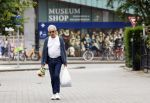 Amsterdam 20 juni 2024
Hans v Willigenburg doet zijn boodschappen in Amsterdam zuid.