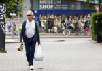 Amsterdam 20 juni 2024
Hans v Willigenburg doet zijn boodschappen in Amsterdam zuid.