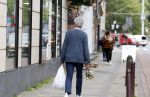 Amsterdam 20 juni 2024
Hans v Willigenburg doet zijn boodschappen in Amsterdam zuid.