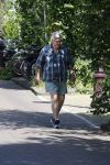 Amsterdam 29 juni 2024
Hans v d Togt laat zijn hond uit en zit lekker op een bankje aan de Amstel .