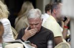 Amsterdam 28 juni 2024
Harry Mens leest krant op terras in Amsterdam zuid