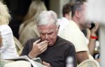 Amsterdam 28 juni 2024
Harry Mens leest krant op terras in Amsterdam zuid