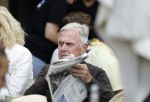 Amsterdam 28 juni 2024
Harry Mens leest krant op terras in Amsterdam zuid