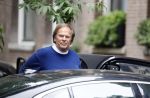 Amsterdam 3 juni 2024
Ivo Niehe winkelend in Amsterdam zuid. Hij koopt bij een boekhandel oa het boek van de mooiste Avonturen van Prins Bernhard