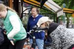 Amsterdam 3 juni 2024
Ivo Niehe winkelend in Amsterdam zuid. Hij koopt bij een boekhandel oa het boek van de mooiste Avonturen van Prins Bernhard
