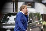 Amsterdam 3 juni 2024
Ivo Niehe winkelend in Amsterdam zuid. Hij koopt bij een boekhandel oa het boek van de mooiste Avonturen van Prins Bernhard