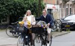 Amsterdam 3 juni 2024
Jair Ferwerda met bloemen van Arjan in Amsterdam zuid. Jair met zijn vrouw en dochter
