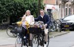 Amsterdam 3 juni 2024
Jair Ferwerda met bloemen van Arjan in Amsterdam zuid. Jair met zijn vrouw en dochter