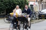 Amsterdam 3 juni 2024
Jair Ferwerda met bloemen van Arjan in Amsterdam zuid. Jair met zijn vrouw en dochter
