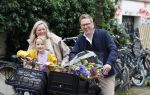 Amsterdam 3 juni 2024
Jair Ferwerda met bloemen van Arjan in Amsterdam zuid. Jair met zijn vrouw en dochter