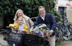 Amsterdam 3 juni 2024
Jair Ferwerda met bloemen van Arjan in Amsterdam zuid. Jair met zijn vrouw en dochter
