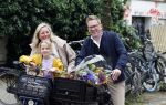 Amsterdam 3 juni 2024
Jair Ferwerda met bloemen van Arjan in Amsterdam zuid. Jair met zijn vrouw en dochter
