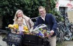 Amsterdam 3 juni 2024
Jair Ferwerda met bloemen van Arjan in Amsterdam zuid. Jair met zijn vrouw en dochter