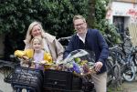 Amsterdam 3 juni 2024
Jair Ferwerda met bloemen van Arjan in Amsterdam zuid. Jair met zijn vrouw en dochter