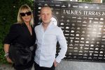 Amsterdam 6 juni 2024
Talkies terras awards bij het College Hotel . Jan des Bouvrie met een kennis